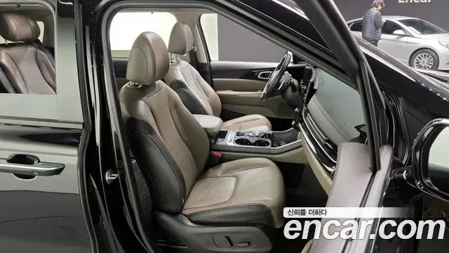 Kia Carnival 2023 — ფოტო 6/20