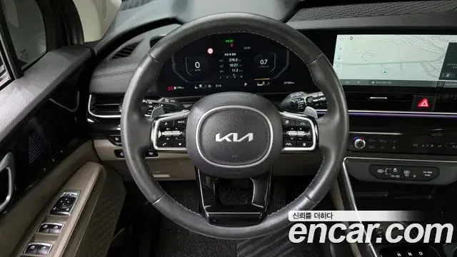 Kia Carnival 2023 — ფოტო 5/20