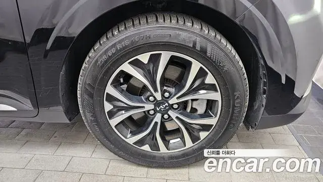 Kia Carnival 2023 — Photo 4/20