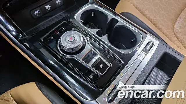 Kia Carnival 2023 — Photo 7/20