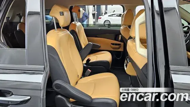 Kia Carnival 2023 — Photo 11/20