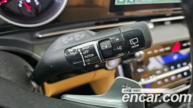 Kia Carnival 2023 — Photo 18/20