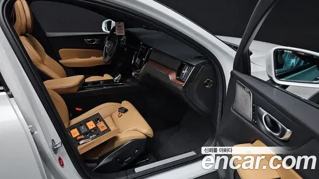 Volvo V60 Cross Country 2023 — Фото 11/20