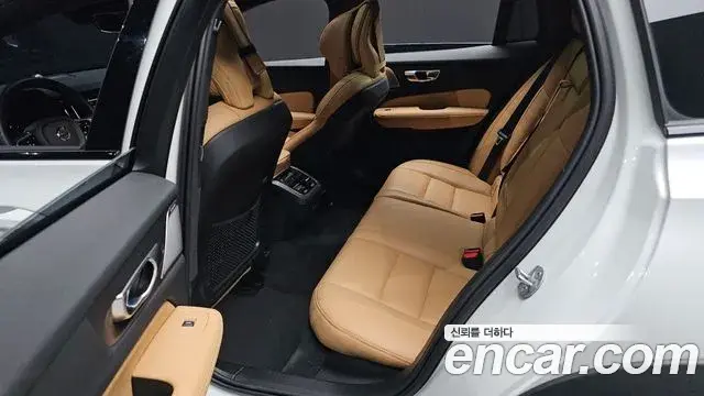 Volvo V60 Cross Country 2023 — Фото 12/20