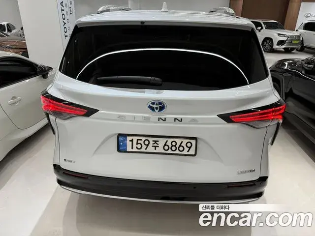 Toyota Sienna 2025 — ფოტო 2/14