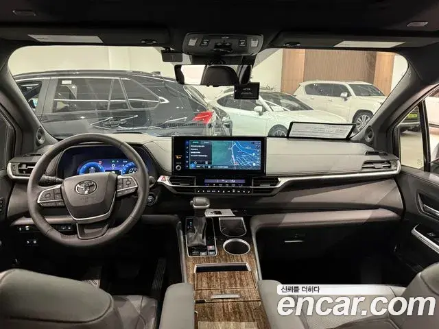 Toyota Sienna 2025 — ფოტო 4/14