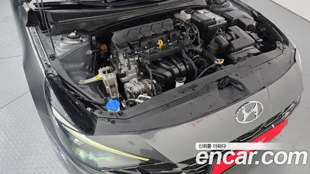Hyundai The New Avante Hybrid 2021 — Photo 9/20