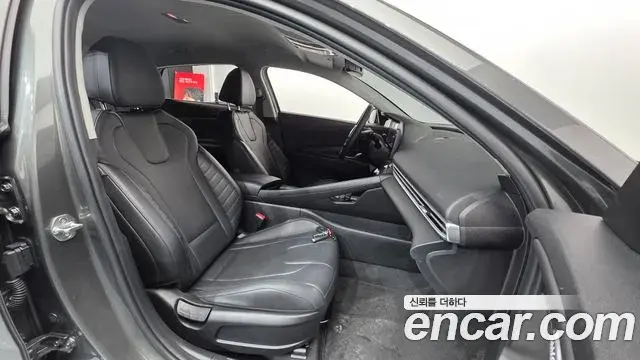 Hyundai The New Avante Hybrid 2021 — Photo 5/20