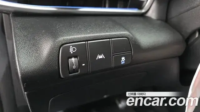 Hyundai The New Avante Hybrid 2021 — Photo 17/20