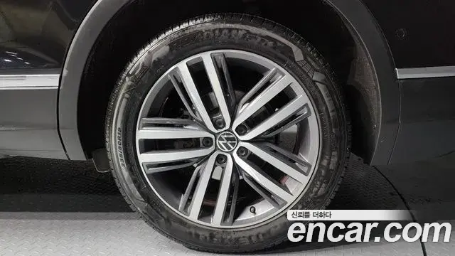 Volkswagen Tiguan Allspace 2022 — Photo 19/20