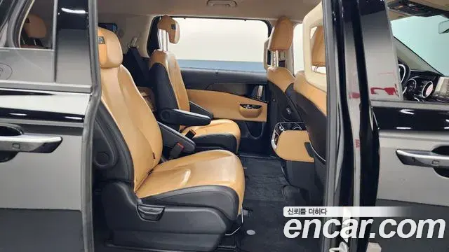 Kia Carnival 2023 — Фото 12/20