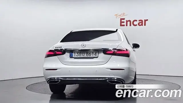 Mercedes-Benz E-Class 2022 — Photo 20/20