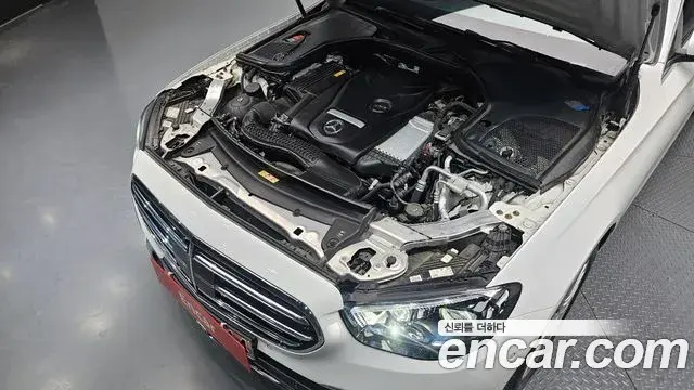 Mercedes-Benz E-Class 2022 — Photo 14/20