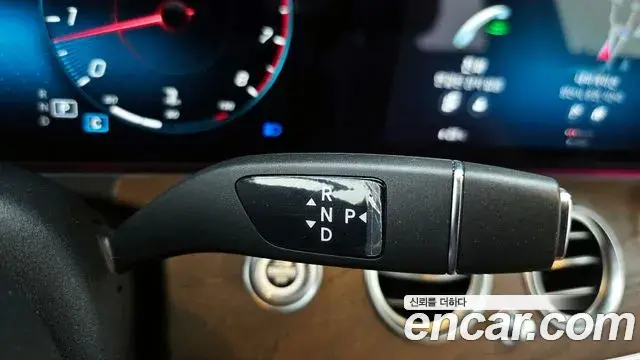 Mercedes-Benz E-Class 2022 — Photo 8/20