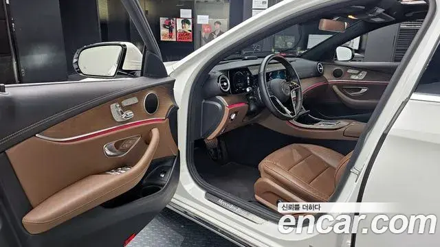 Mercedes-Benz E-Class 2022 — Photo 7/20