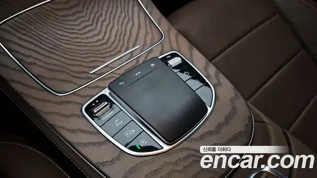 Mercedes-Benz E-Class 2022 — Photo 3/20