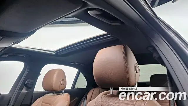 Mercedes-Benz E-Class 2022 — Photo 10/20