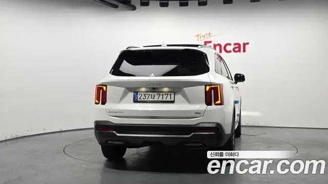 Kia Sorento 2023 — Photo 1/20