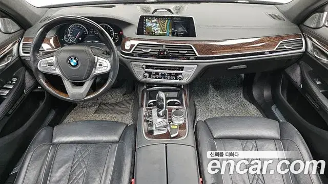 BMW 7 Series 2018 — ფოტო 13/20