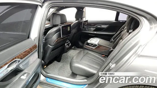 BMW 7 Series 2018 — ფოტო 5/20