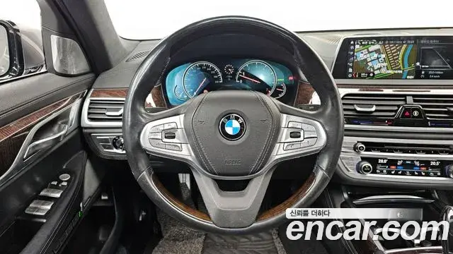BMW 7 Series 2018 — ფოტო 19/20