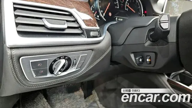 BMW 7 Series 2018 — ფოტო 12/20