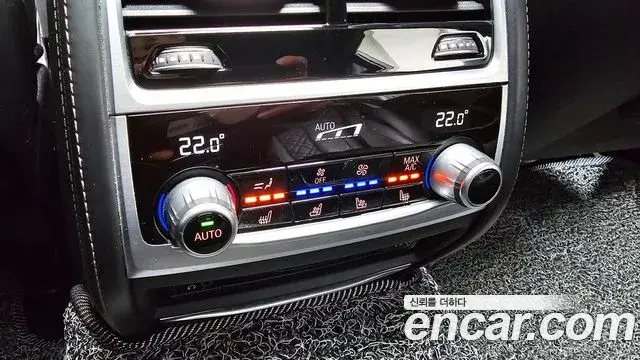 BMW 7 Series 2018 — ფოტო 18/20