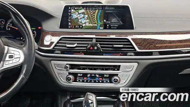 BMW 7 Series 2018 — ფოტო 16/20