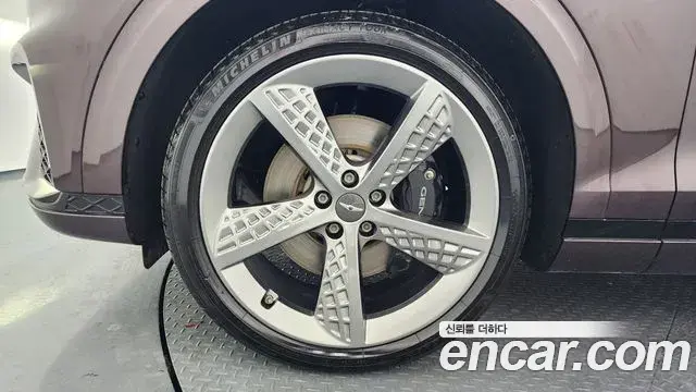 Genesis GV70 2021 — Photo 17/20