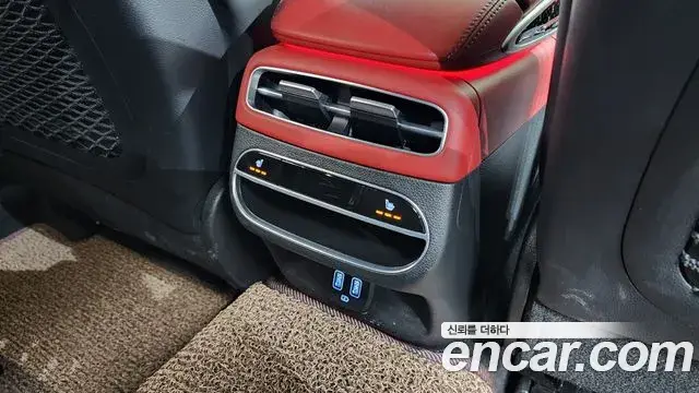 Genesis GV70 2021 — Photo 15/20