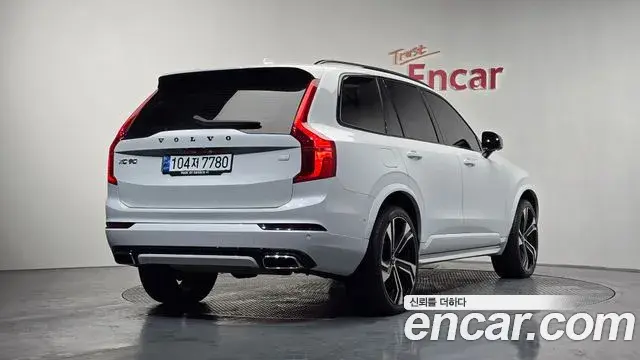 Volvo XC90 2020 — ფოტო 15/20