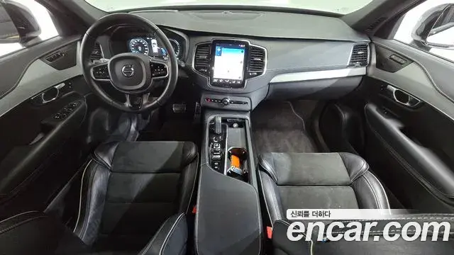 Volvo XC90 2020 — ფოტო 13/20