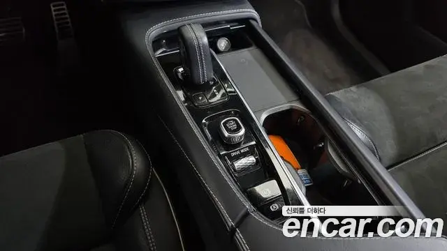 Volvo XC90 2020 — ფოტო 6/20