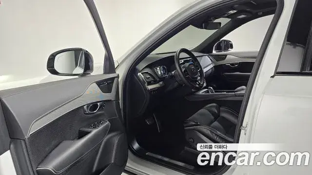 Volvo XC90 2020 — ფოტო 8/20