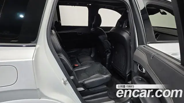 Volvo XC90 2020 — ფოტო 19/20