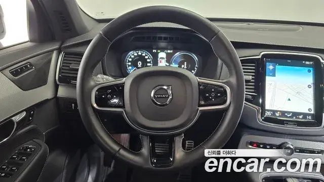 Volvo XC90 2020 — ფოტო 17/20