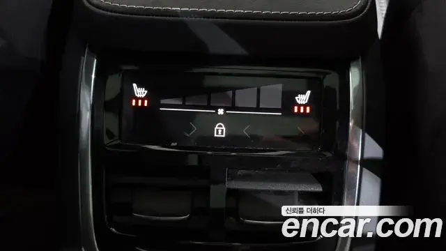 Volvo XC90 2020 — ფოტო 9/20