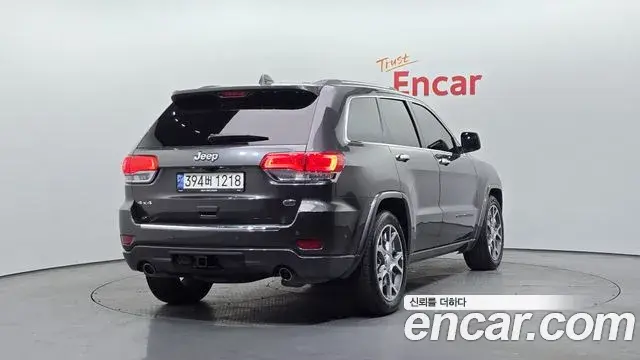 Jeep Grand Cherokee 2021 — Şəkil 16/20