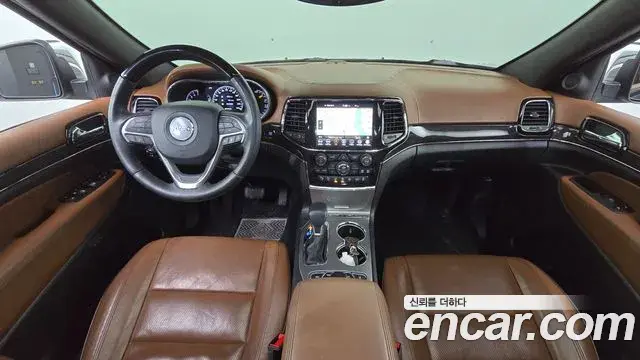 Jeep Grand Cherokee 2021 — Şəkil 14/20