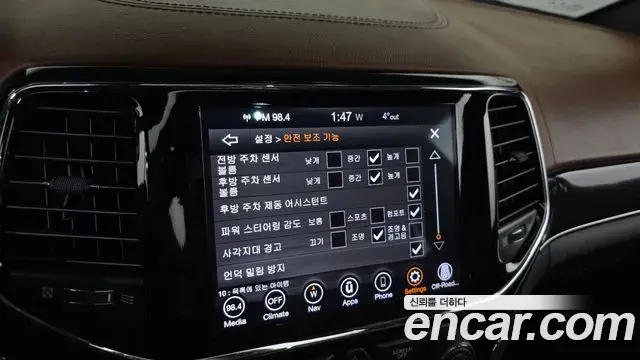 Jeep Grand Cherokee 2021 — Şəkil 10/20