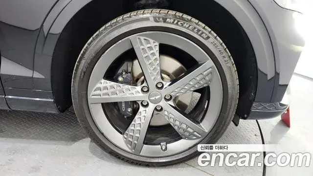 Genesis GV70 2021 — Photo 16/20