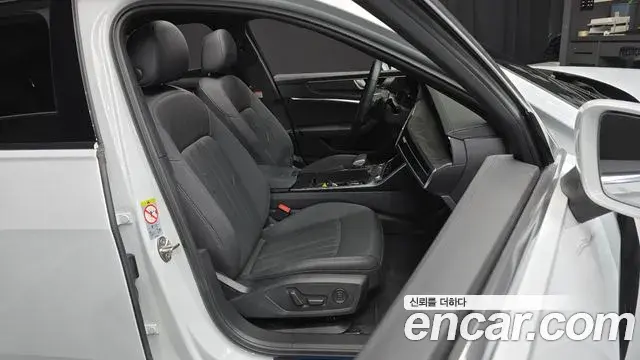 Audi A6 2021 — ფოტო 13/20