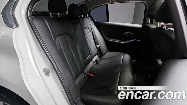 BMW 3 Series 2020 — Şəkil 18/20