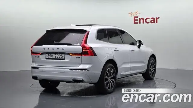 Volvo XC60 2019 — Photo 9/20