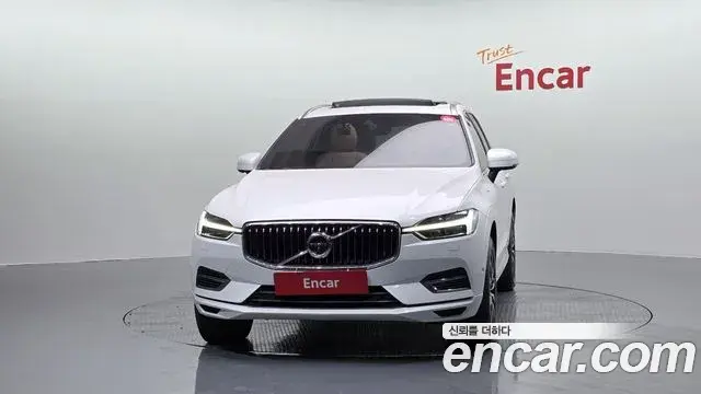 Volvo XC60 2019 — Photo 8/20