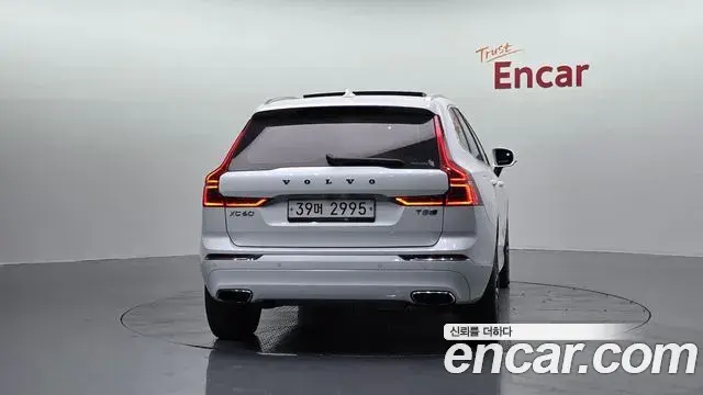 Volvo XC60 2019 — Photo 4/20