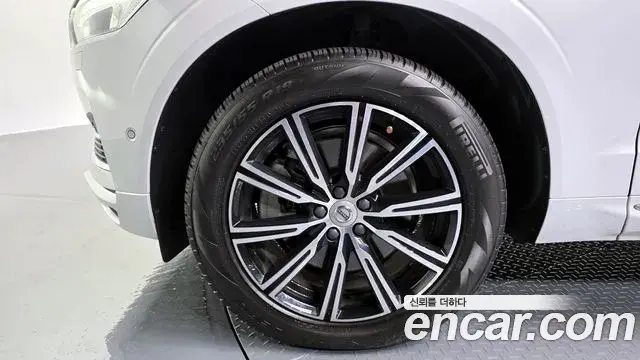 Volvo XC60 2019 — Photo 16/20