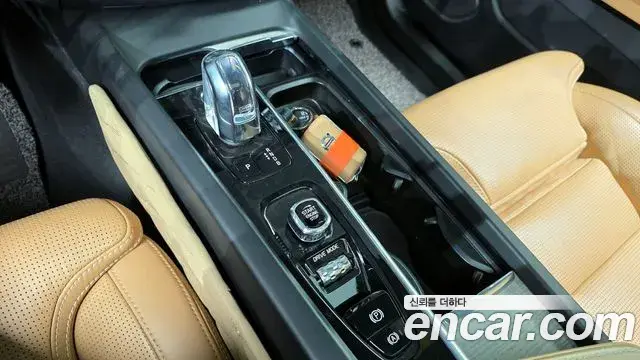 Volvo XC60 2019 — Photo 17/20