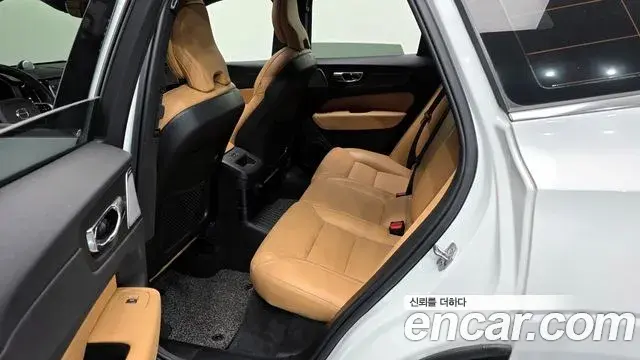 Volvo XC60 2019 — Photo 15/20