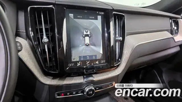 Volvo XC60 2019 — Photo 7/20